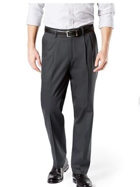 Dockers Men's Signature Khaki Relaxed Fit Pleated Pants in Charcoal Gray